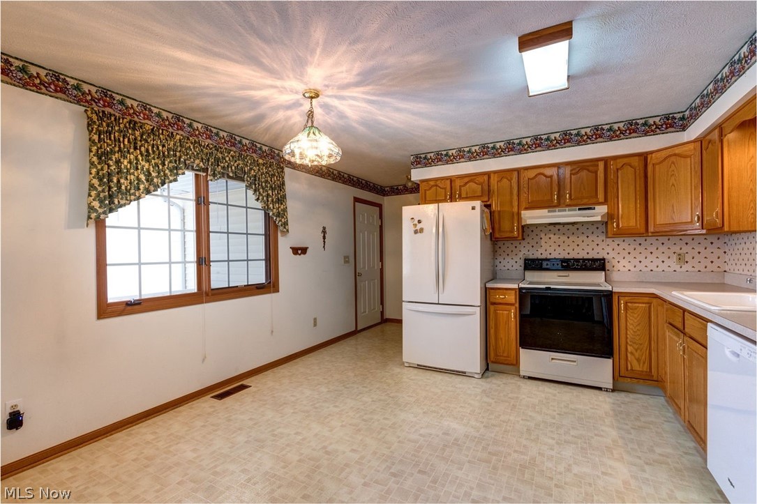 18378 Chillicothe Road Bainbridge, OH 44023 - Photo 21 of 34