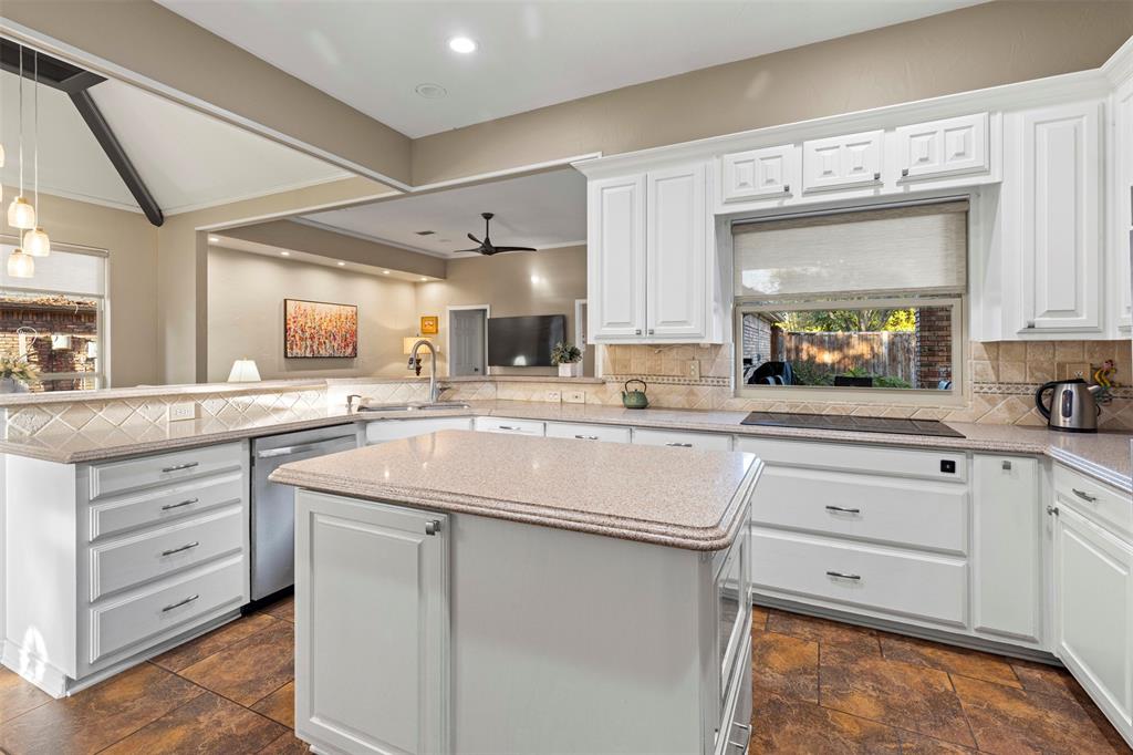 6306 Chelsea Way Garland, TX 75044 - Photo 12 of 37 Kitchen