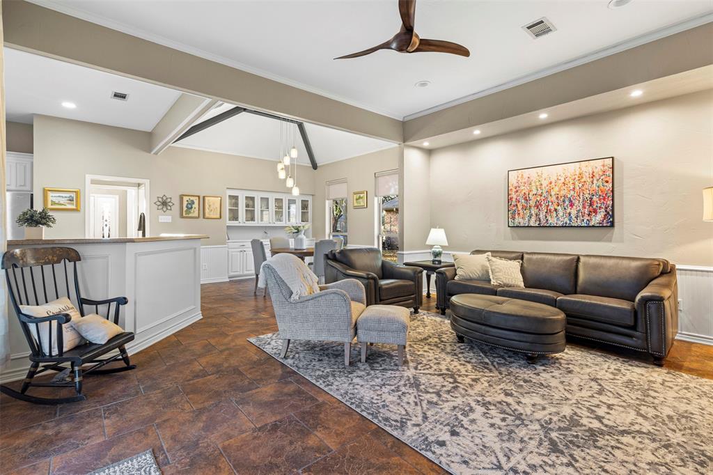 6306 Chelsea Way Garland, TX 75044 - Photo 13 of 37 Family Room