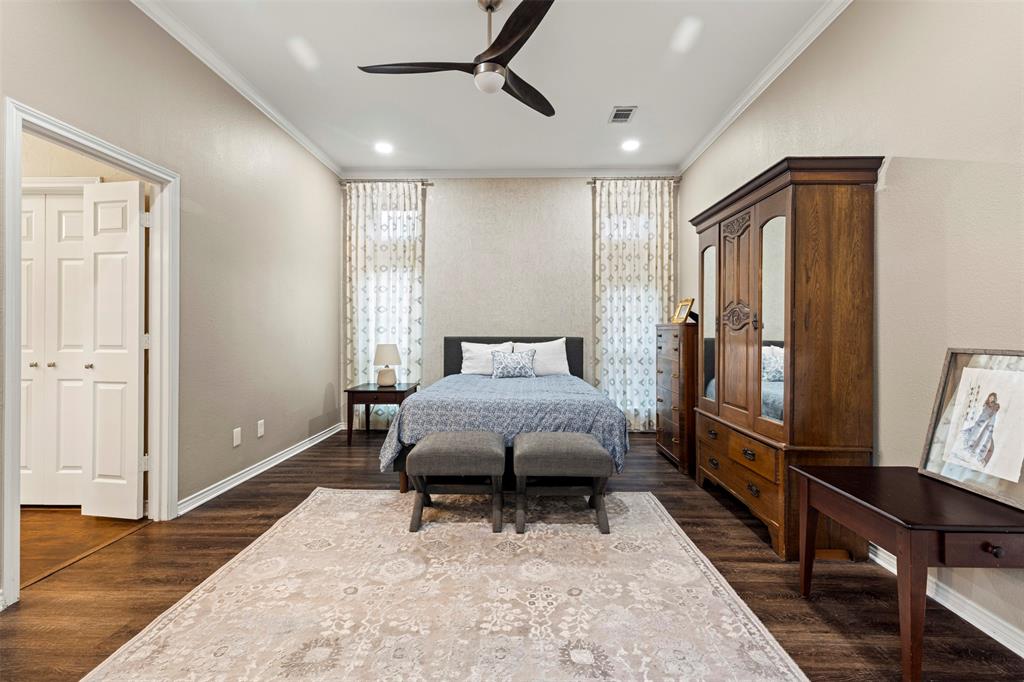 6306 Chelsea Way Garland, TX 75044 - Photo 17 of 37 Primary Bedroom