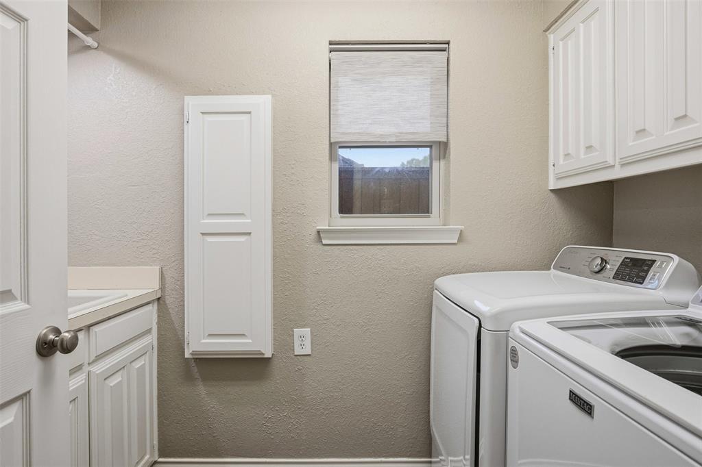 6306 Chelsea Way Garland, TX 75044 - Photo 27 of 37 Laundry