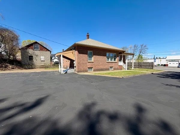 $3,500 | 1295 Water Street, Fitchburg, MA 01420