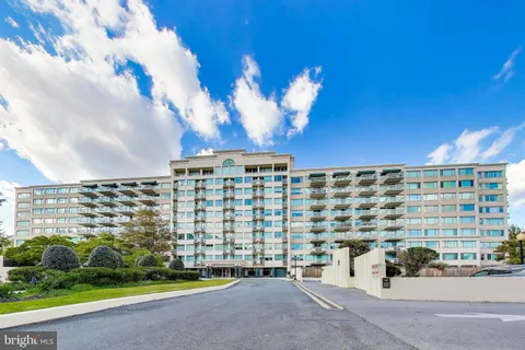 $400,000 | 5450 Whitley Park Terrace, Unit 806, Bethesda, MD 20814