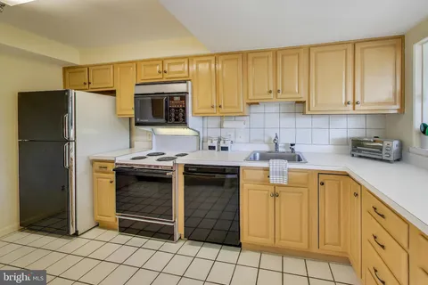$400,000 | 5450 Whitley Park Terrace, Unit 806, Bethesda, MD 20814