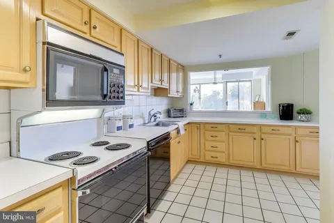 $400,000 | 5450 Whitley Park Terrace, Unit 806, Bethesda, MD 20814