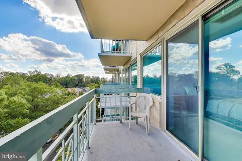 $400,000 | 5450 Whitley Park Terrace, Unit 806, Bethesda, MD 20814