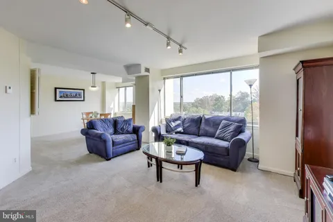 $400,000 | 5450 Whitley Park Terrace, Unit 806, Bethesda, MD 20814