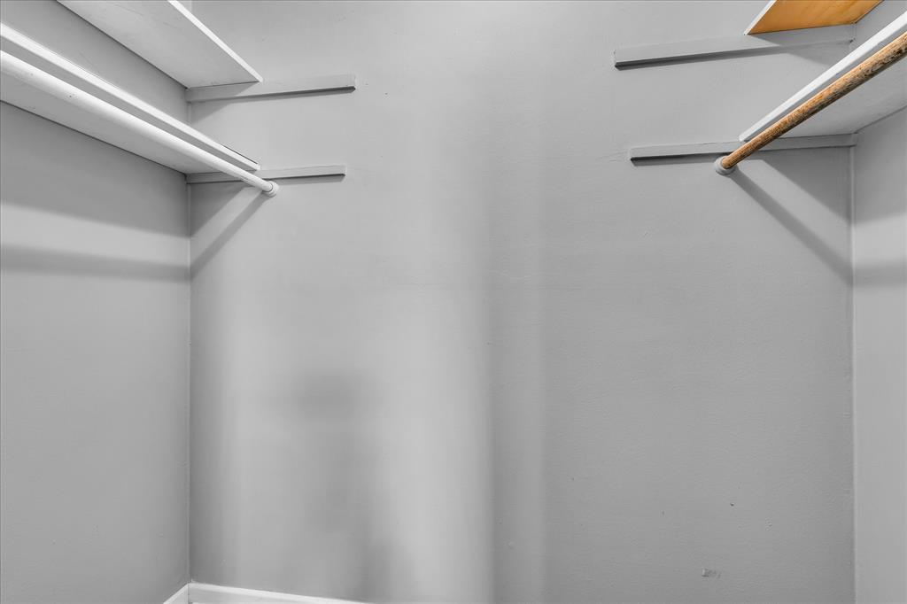 1325 Sunset Street Waco, TX 76710 - Photo 21 of 40 View of walk in closet