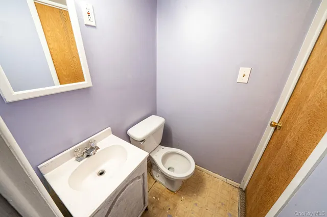 $499,000 | 41 Brookside Court, Copiague, NY 11726