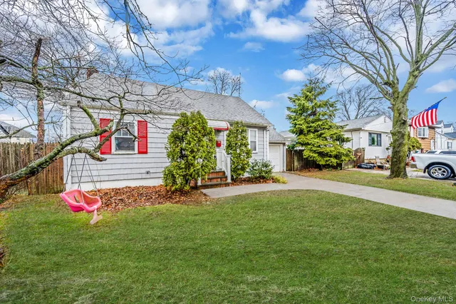 $499,000 | 41 Brookside Court, Copiague, NY 11726