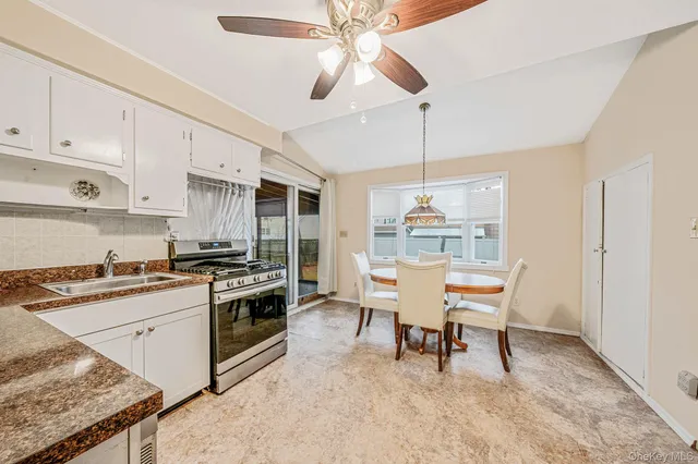 $499,000 | 41 Brookside Court, Copiague, NY 11726