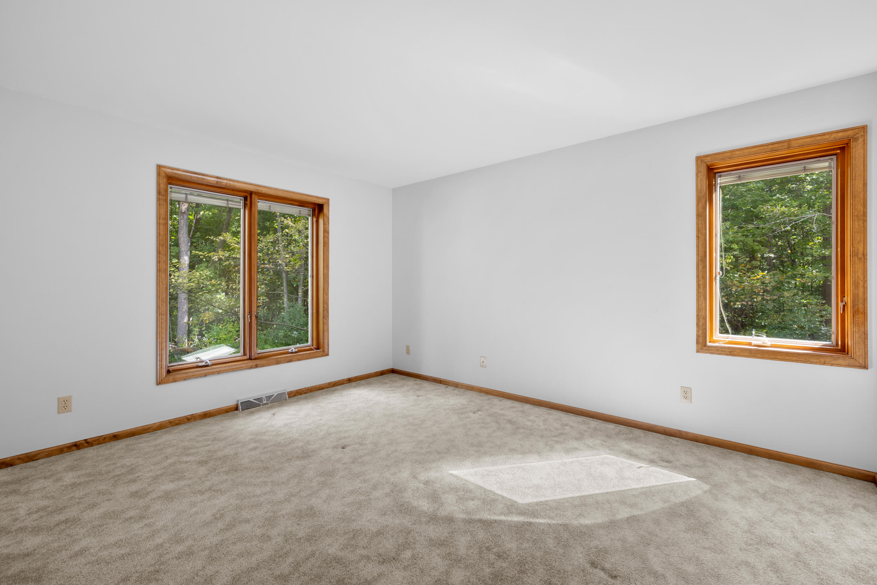 6873 West 7 Mile Road Raymond, WI 53108 - Photo 23 of 49 6873 7 Mile Road Interiors (28)