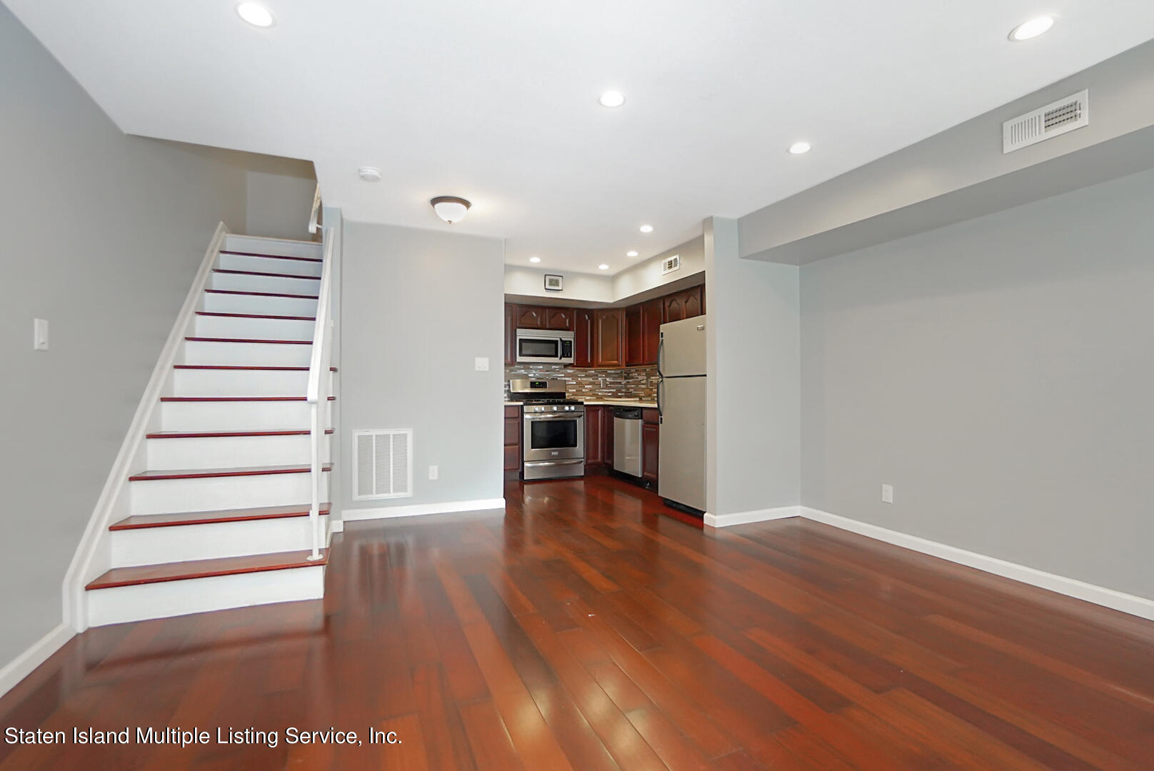 76 Selvin Loop Staten Island, NY 10303 - Photo 4 of 17 (4) LIVING ROOM