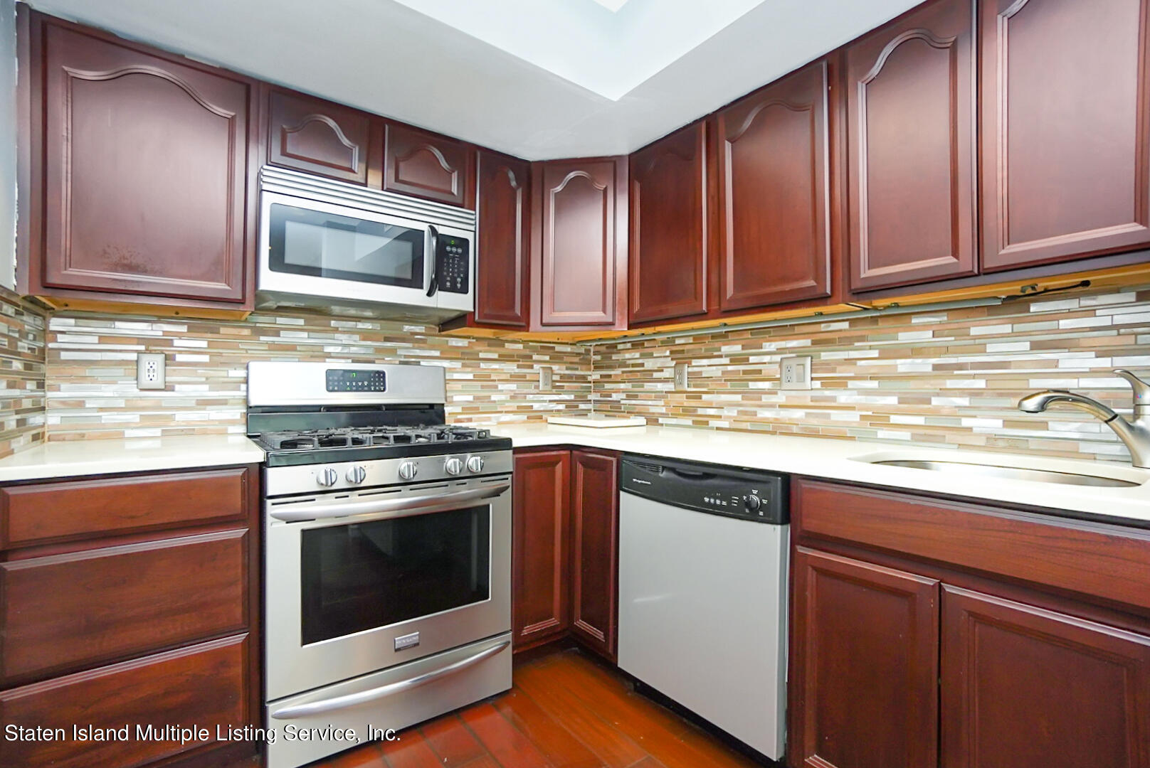 76 Selvin Loop Staten Island, NY 10303 - Photo 6 of 17 (6) EAT IN KITCHEN
