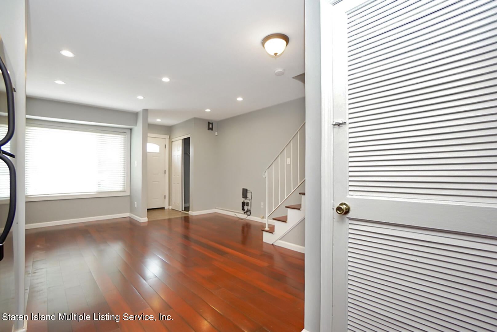 76 Selvin Loop Staten Island, NY 10303 - Photo 8 of 17 (8) EAT IN KITCHEN