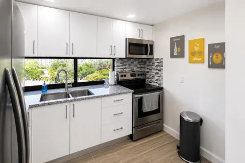 $245,000 | 17021 North Bay Road, Unit 816, Sunny Isles Beach, FL 33160