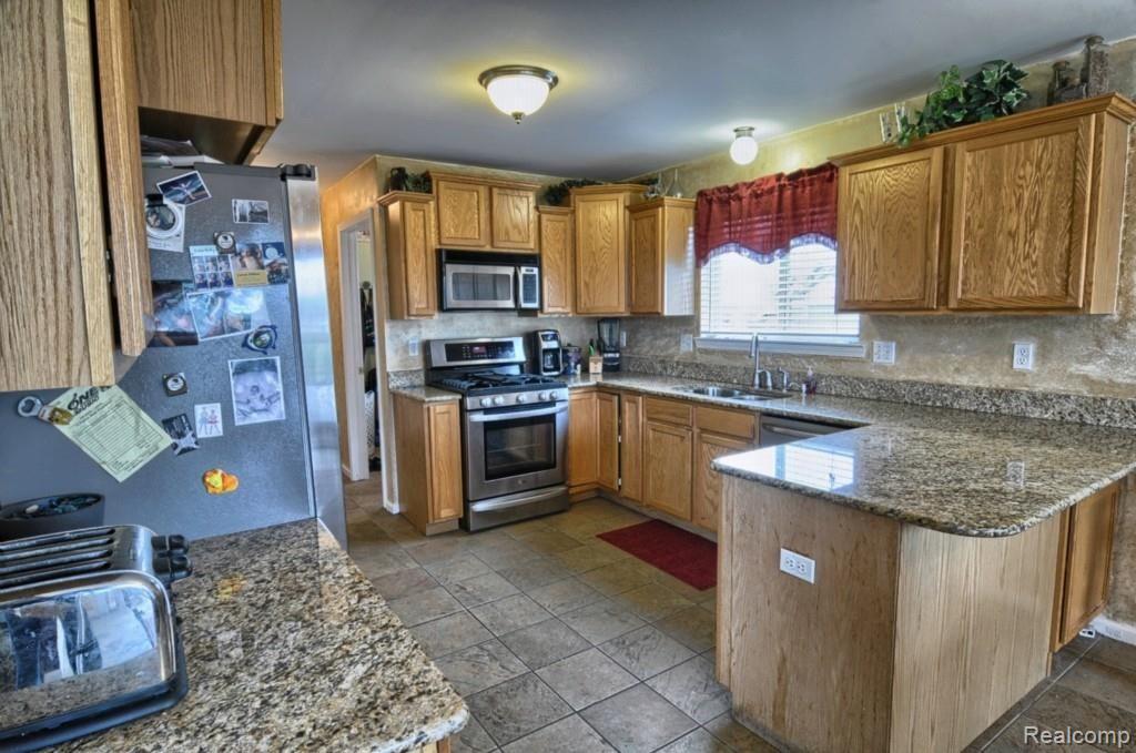 28320 Katie Road New Baltimore, MI 48047 - Photo 7 of 27 Kitchen.jpg