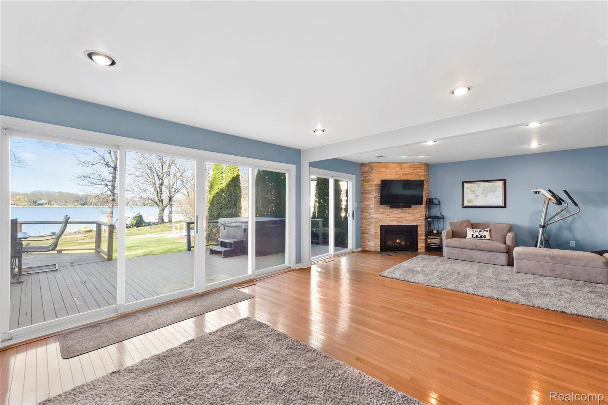 3638 Covert Road Waterford, MI 48328 - Photo 36 of 76 DSC_4422.jpg
