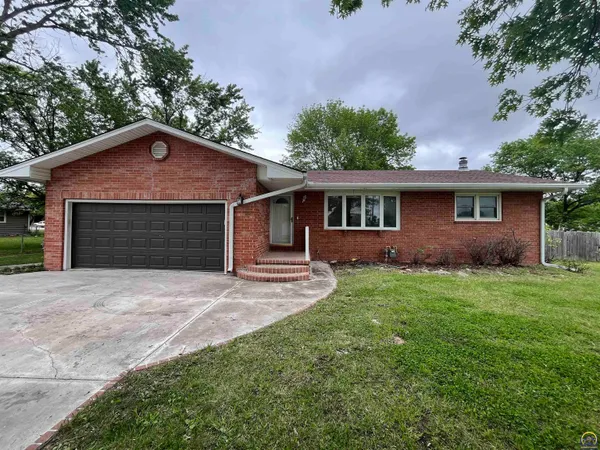 $219,900 | 104 Douglas Street, Olpe, KS 66865