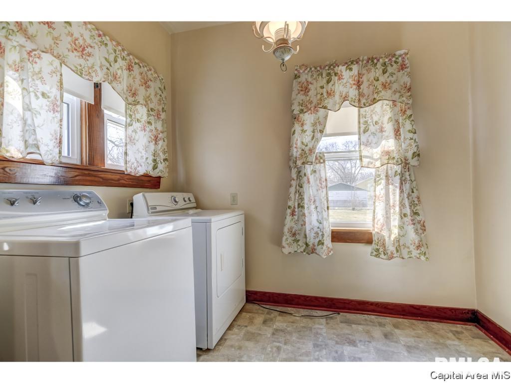 1512 East Keys Avenue Springfield, IL 62702 - Photo 12 of 32 Gallery Image 12