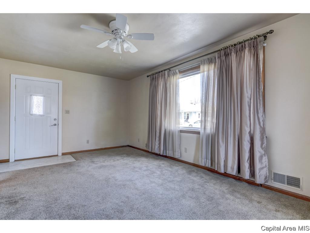 1512 East Keys Avenue Springfield, IL 62702 - Photo 3 of 32 Gallery Image 3