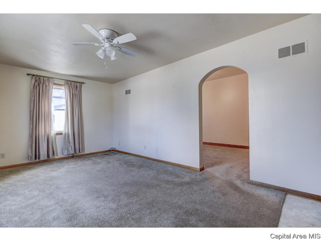 1512 East Keys Avenue Springfield, IL 62702 - Photo 5 of 32 Gallery Image 5