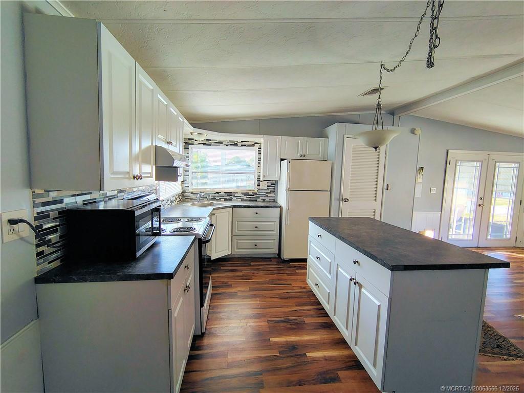 2581 Southwest Pontiac Place Stuart, FL 34997 - Photo 15 of 62