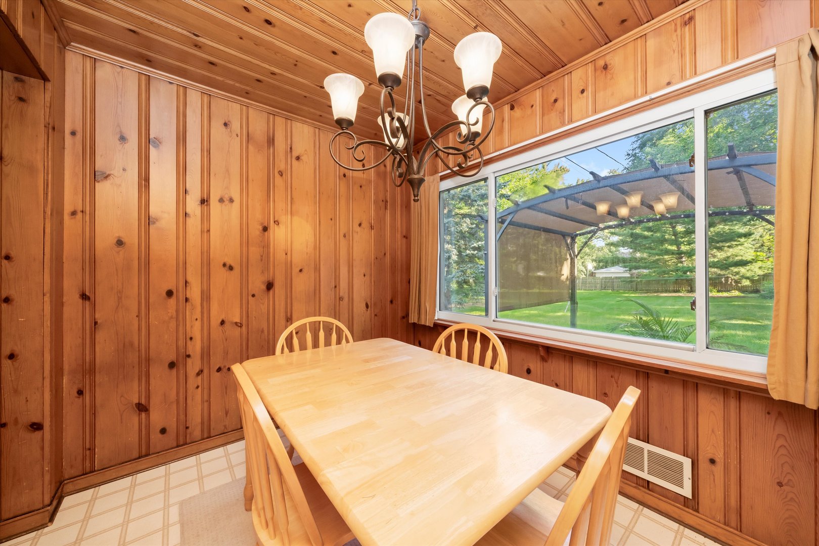 229 Country Club Road Chicago Heights, IL 60411 - Photo 14 of 31 a very nice looking room with a large window