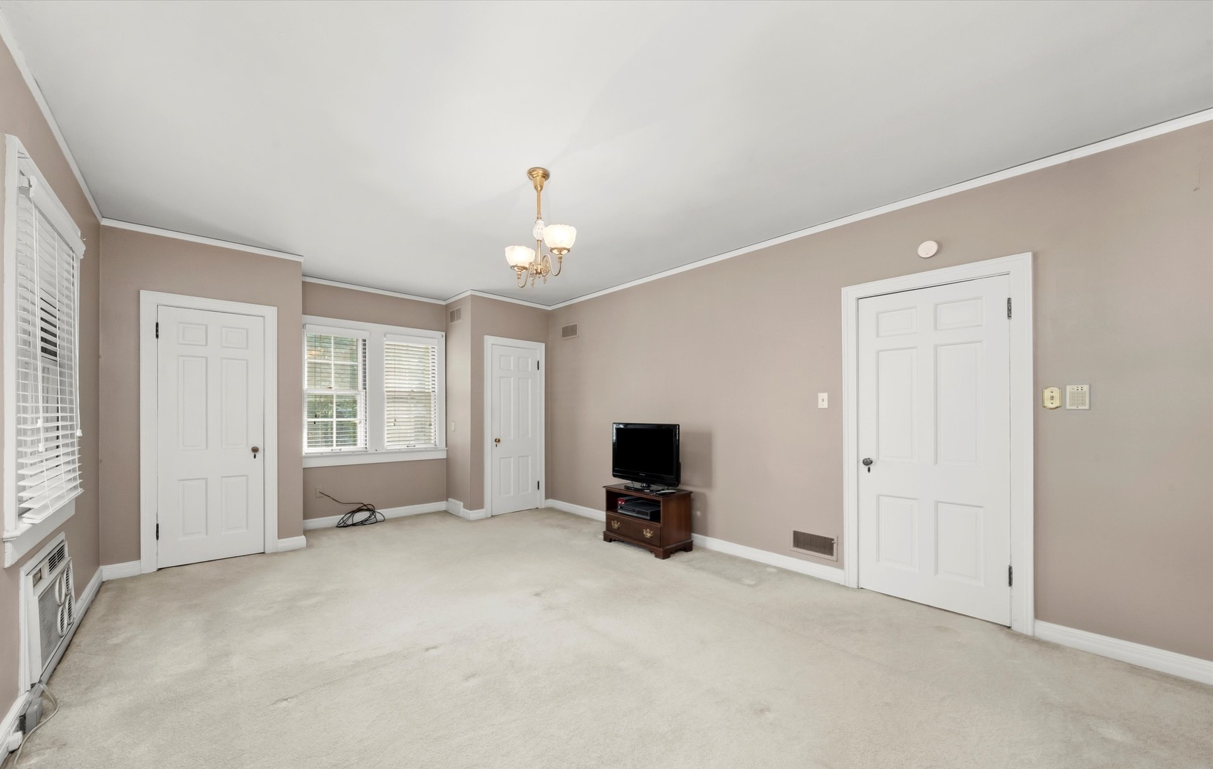 229 Country Club Road Chicago Heights, IL 60411 - Photo 18 of 31 an empty room with windows and closet