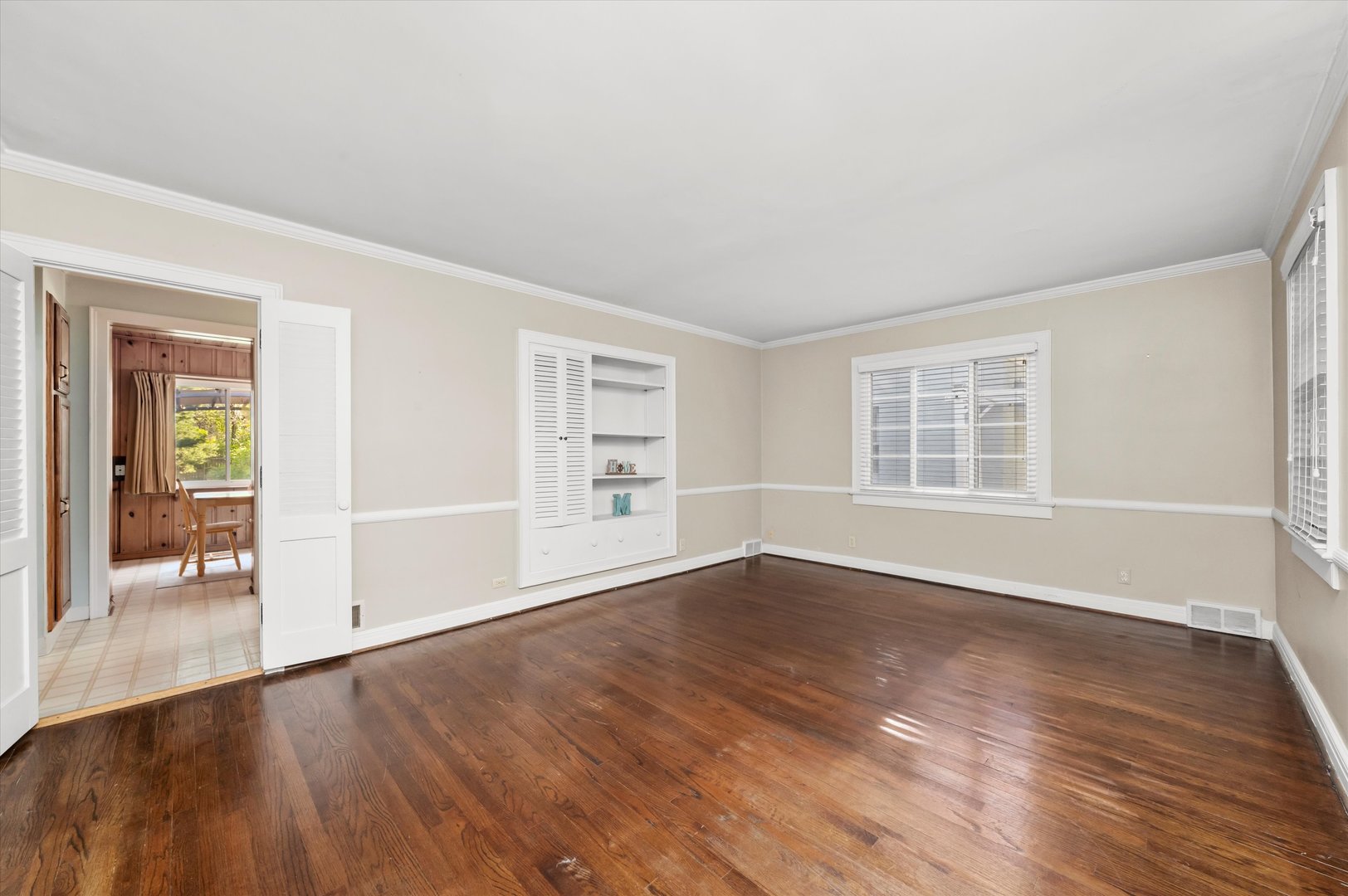 229 Country Club Road Chicago Heights, IL 60411 - Photo 7 of 31 an empty room with wooden floor and windows