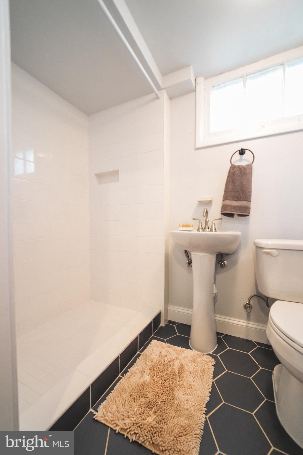 1332 Northview Road Baltimore, MD 21218 - Photo 26 of 30 Lower level full bath.