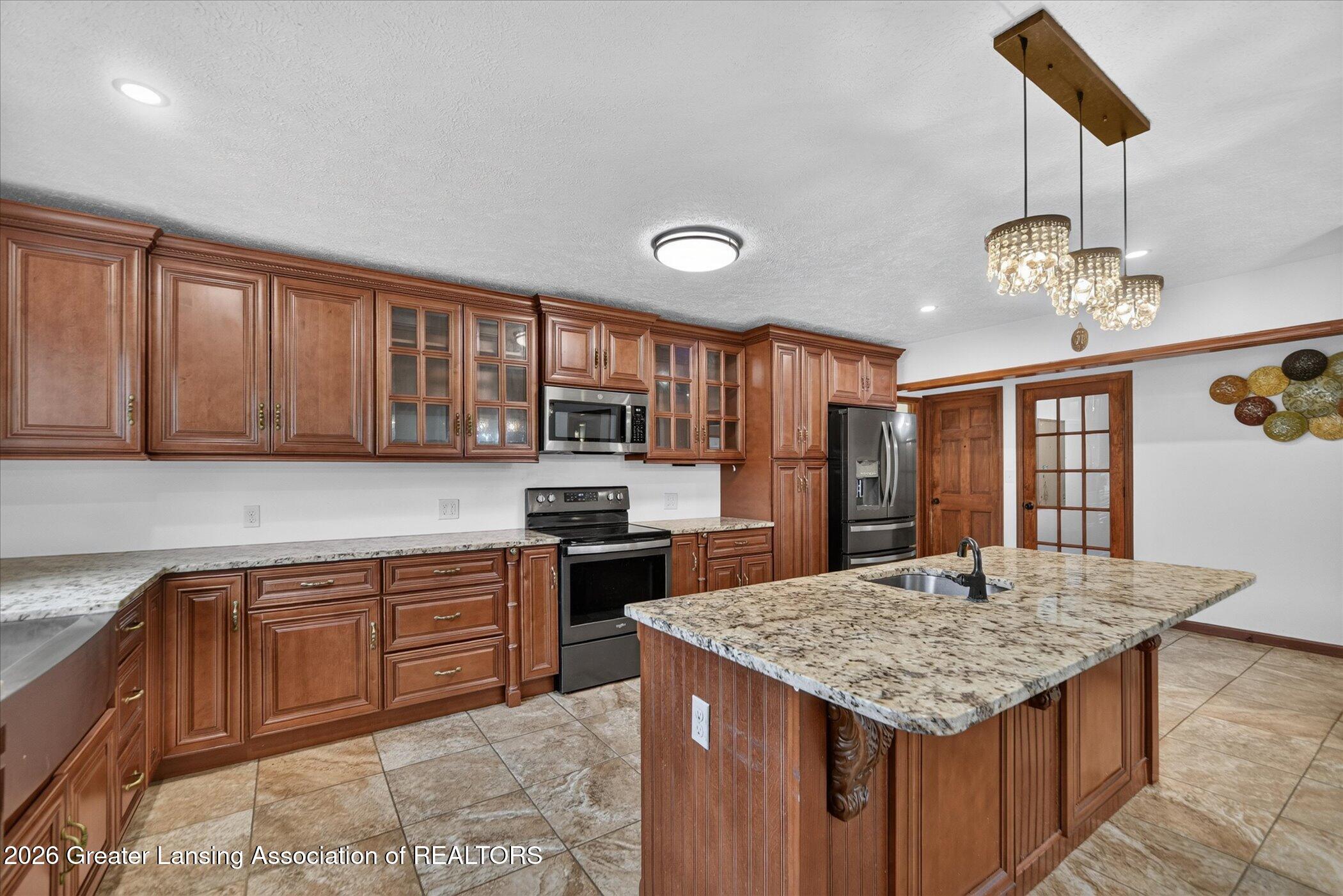 2915 North Cambridge Road Lansing, MI 48911 - Photo 14 of 36 12