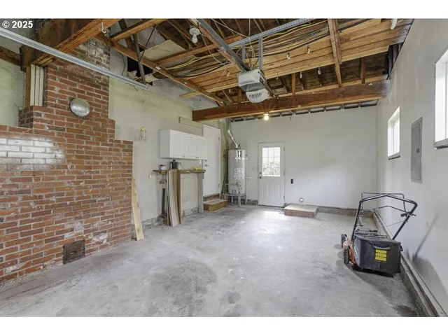 a view of a storage & utility room