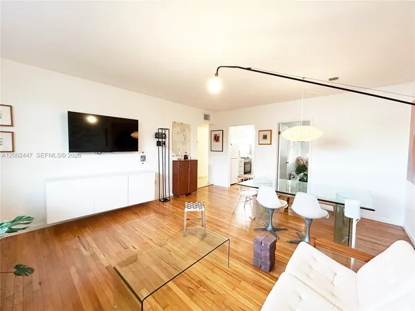 $2,500 | 1255 Marseille Drive, Unit 20, Miami Beach, FL 33141