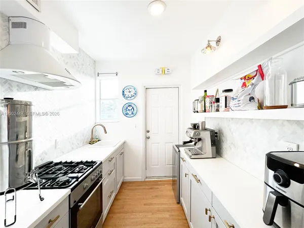 $2,500 | 1255 Marseille Drive, Unit 20, Miami Beach, FL 33141