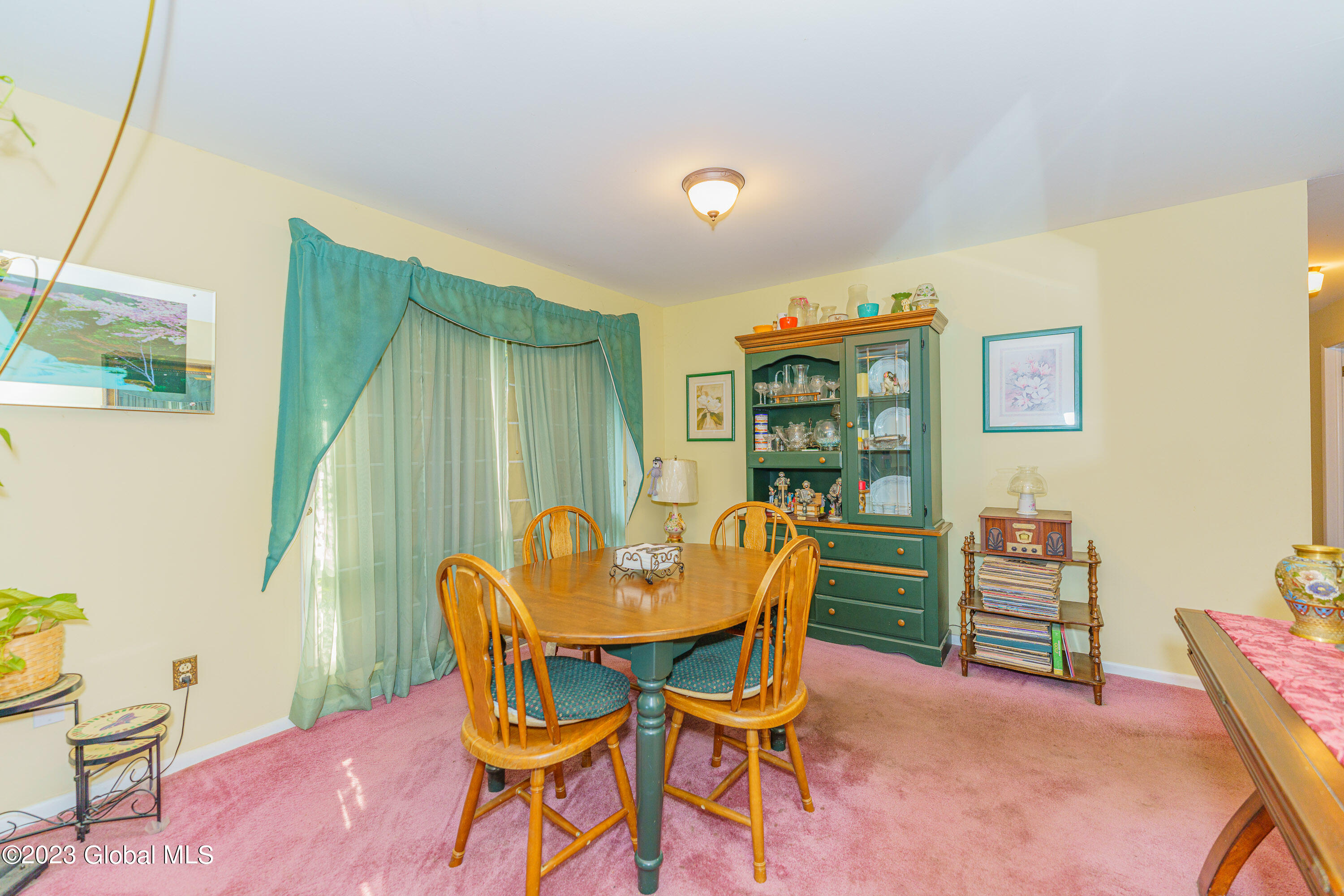 26 Tryon Court Albany, NY 12203 - Photo 12 of 39 3 Diningroom 2