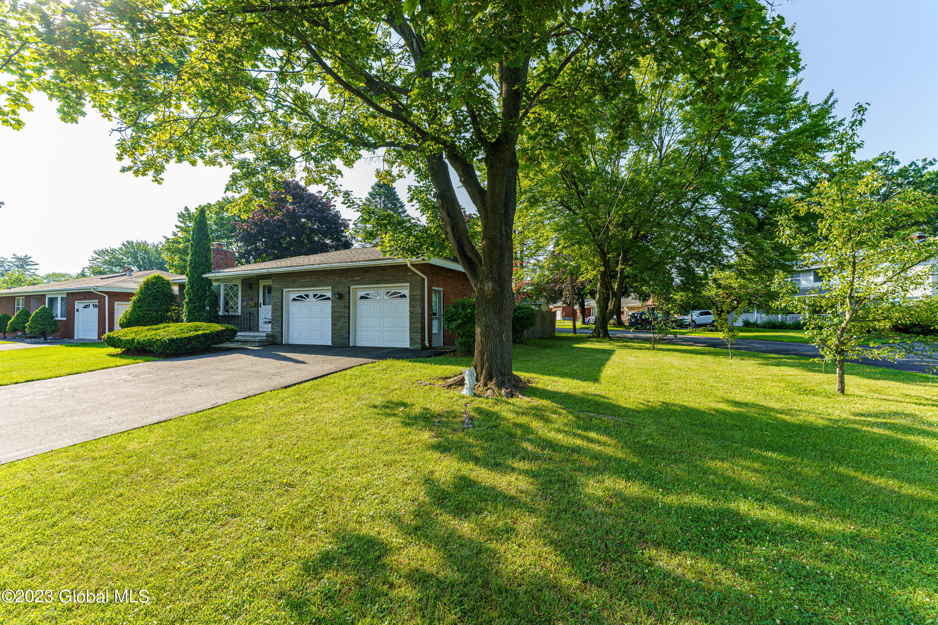 26 Tryon Court Albany, NY 12203 - Photo 3 of 39 0 Front 3