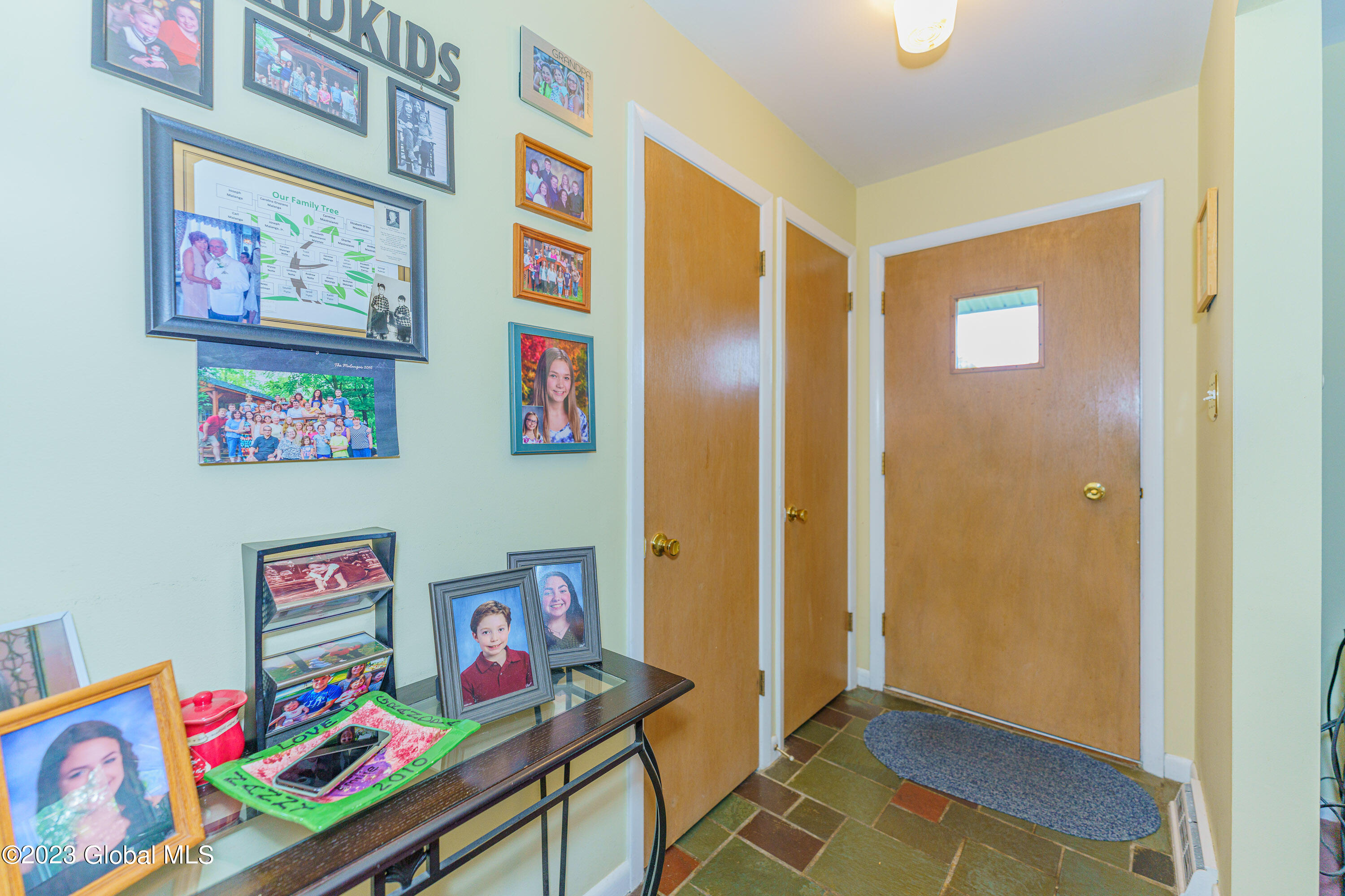 26 Tryon Court Albany, NY 12203 - Photo 5 of 39 1 Entryway