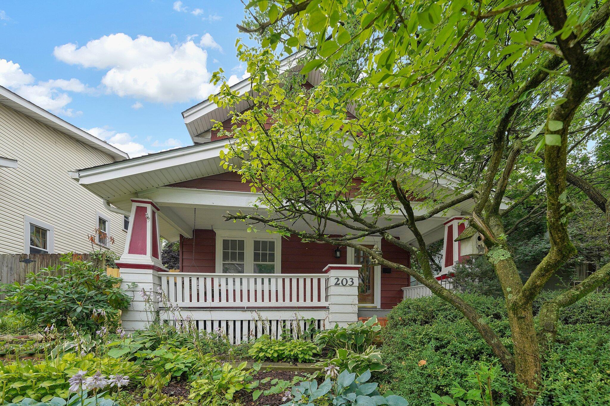 203 East Pacemont Road Columbus, OH 43202 - Photo 2 of 38 3-web-or-mls-203-e-pacemont-rd