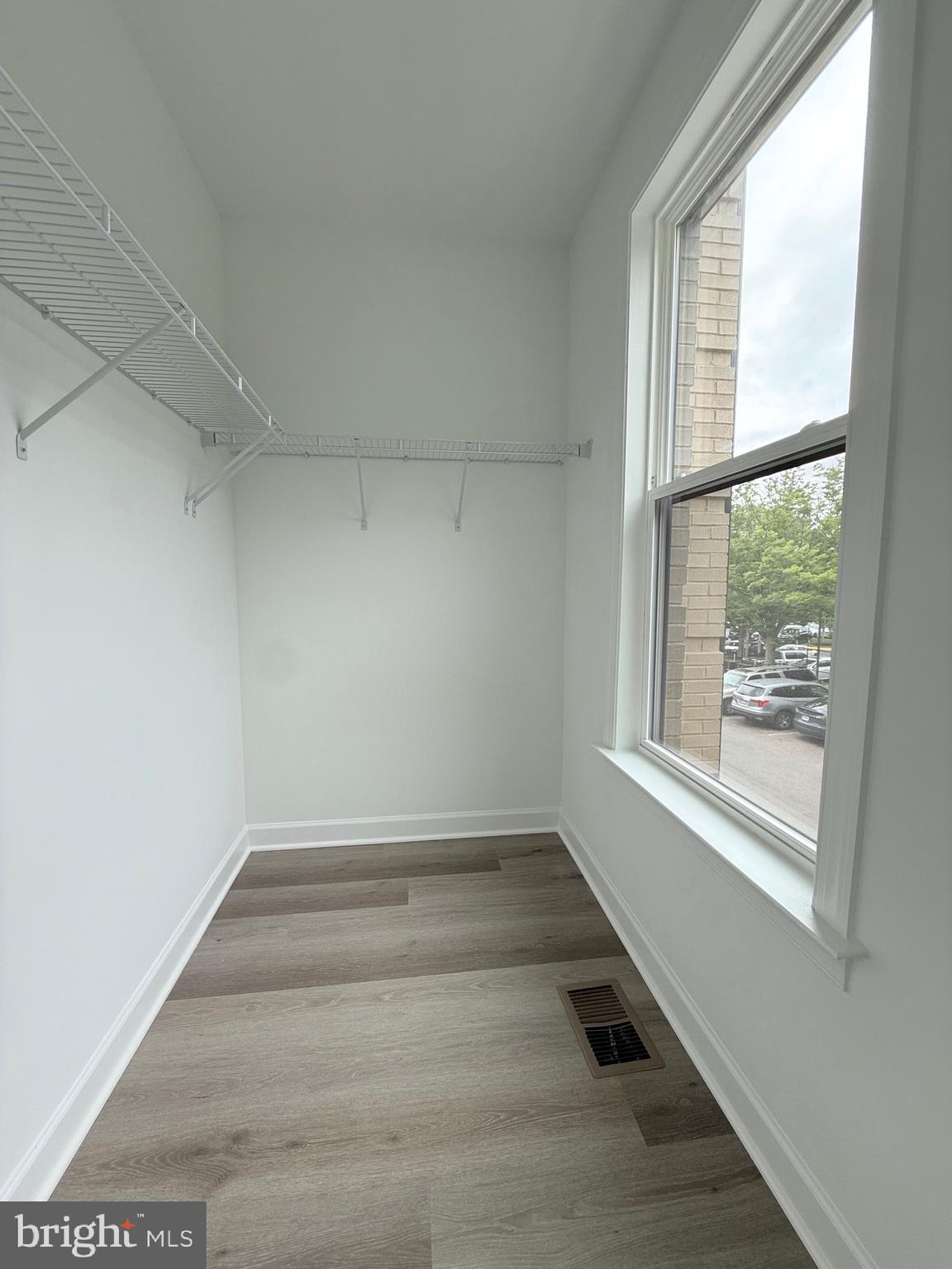 4900 Chelan Crossing Chantilly, VA 20151 - Photo 17 of 27 a view of an empty room with a window