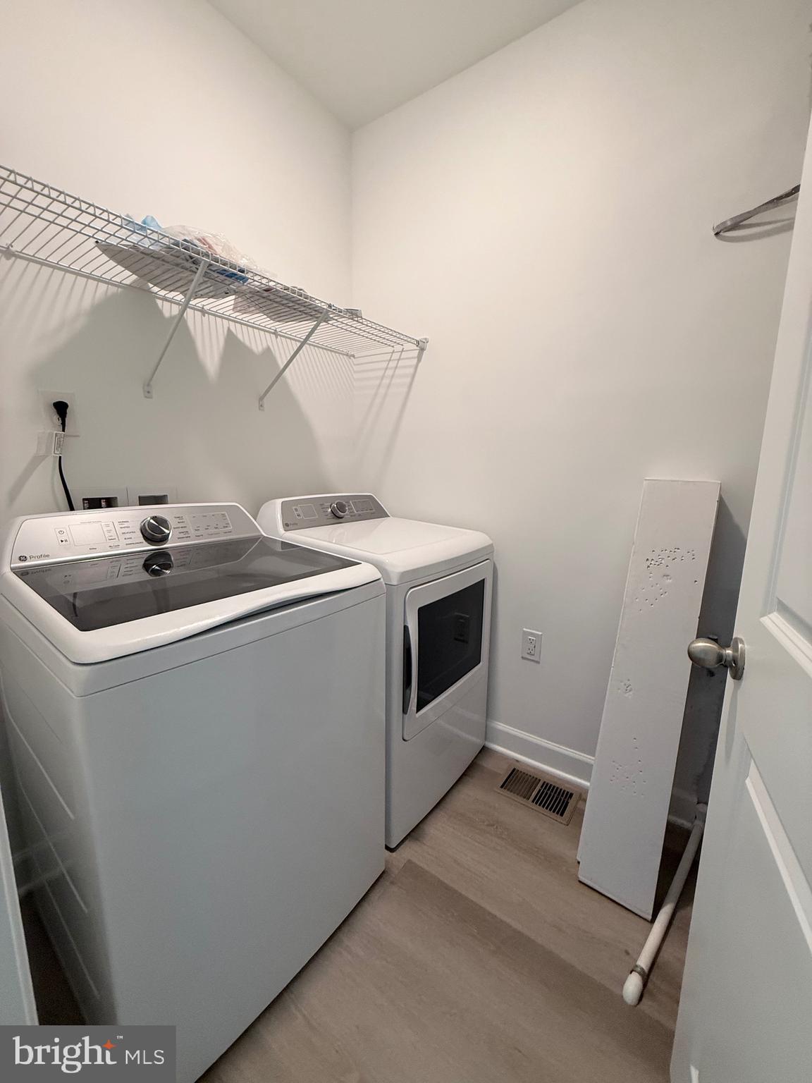 4900 Chelan Crossing Chantilly, VA 20151 - Photo 23 of 27 a utility room with dryer and washer
