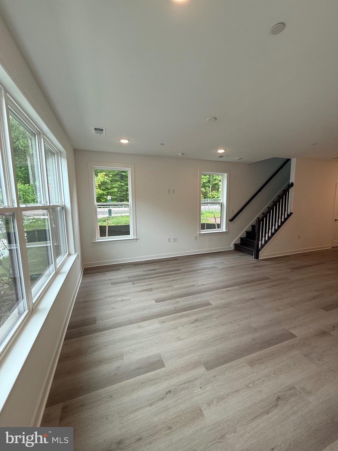 4900 Chelan Crossing Chantilly, VA 20151 - Photo 3 of 27 an empty room with windows