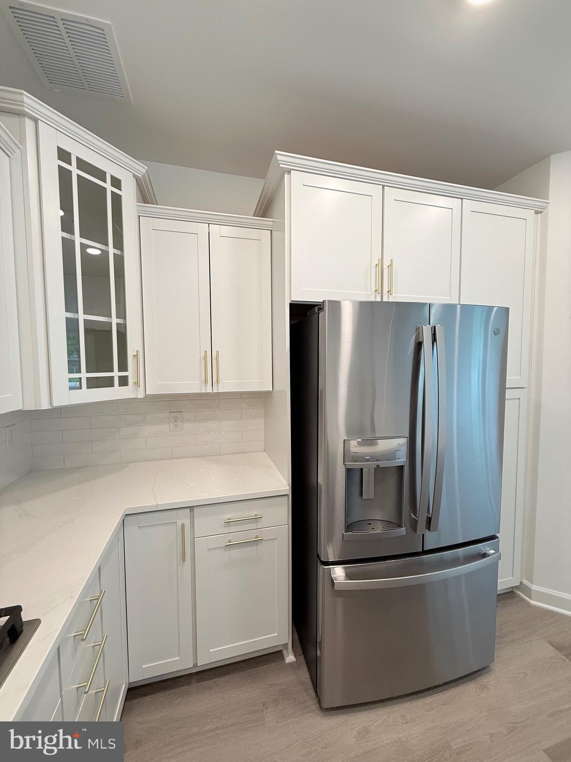 4900 Chelan Crossing Chantilly, VA 20151 - Photo 8 of 27 a kitchen with cabinets and stainless steel appliances