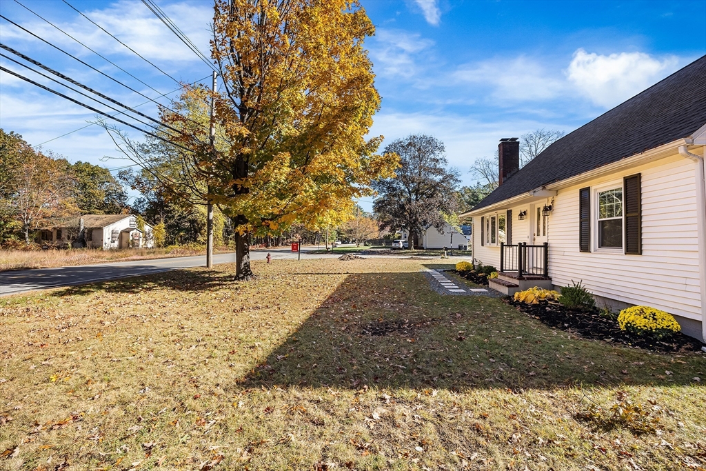 248 Riverneck Road Chelmsford, MA 01824 - Photo 3 of 37 Gallery Image 3