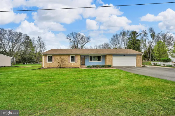 $319,900 | 4330 Pinewood Lane, York, PA 17402