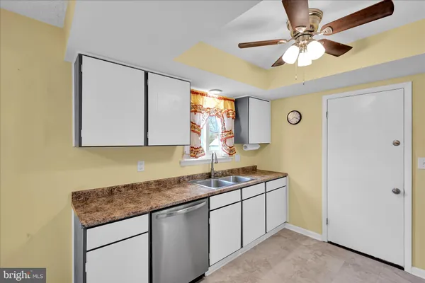 $319,900 | 4330 Pinewood Lane, York, PA 17402