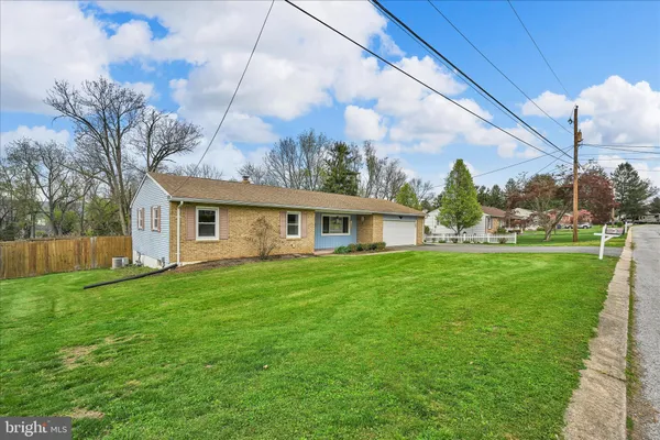 $319,900 | 4330 Pinewood Lane, York, PA 17402