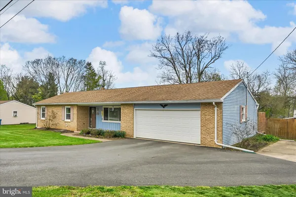 $319,900 | 4330 Pinewood Lane, York, PA 17402