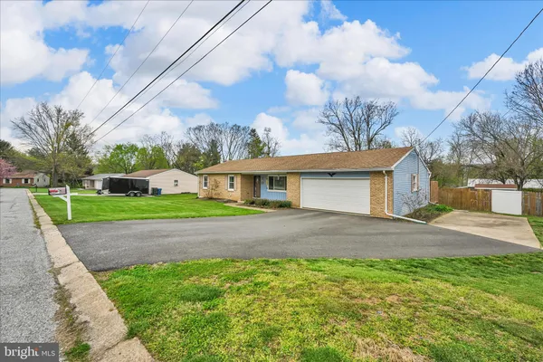 $319,900 | 4330 Pinewood Lane, York, PA 17402