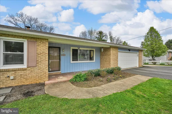 $319,900 | 4330 Pinewood Lane, York, PA 17402